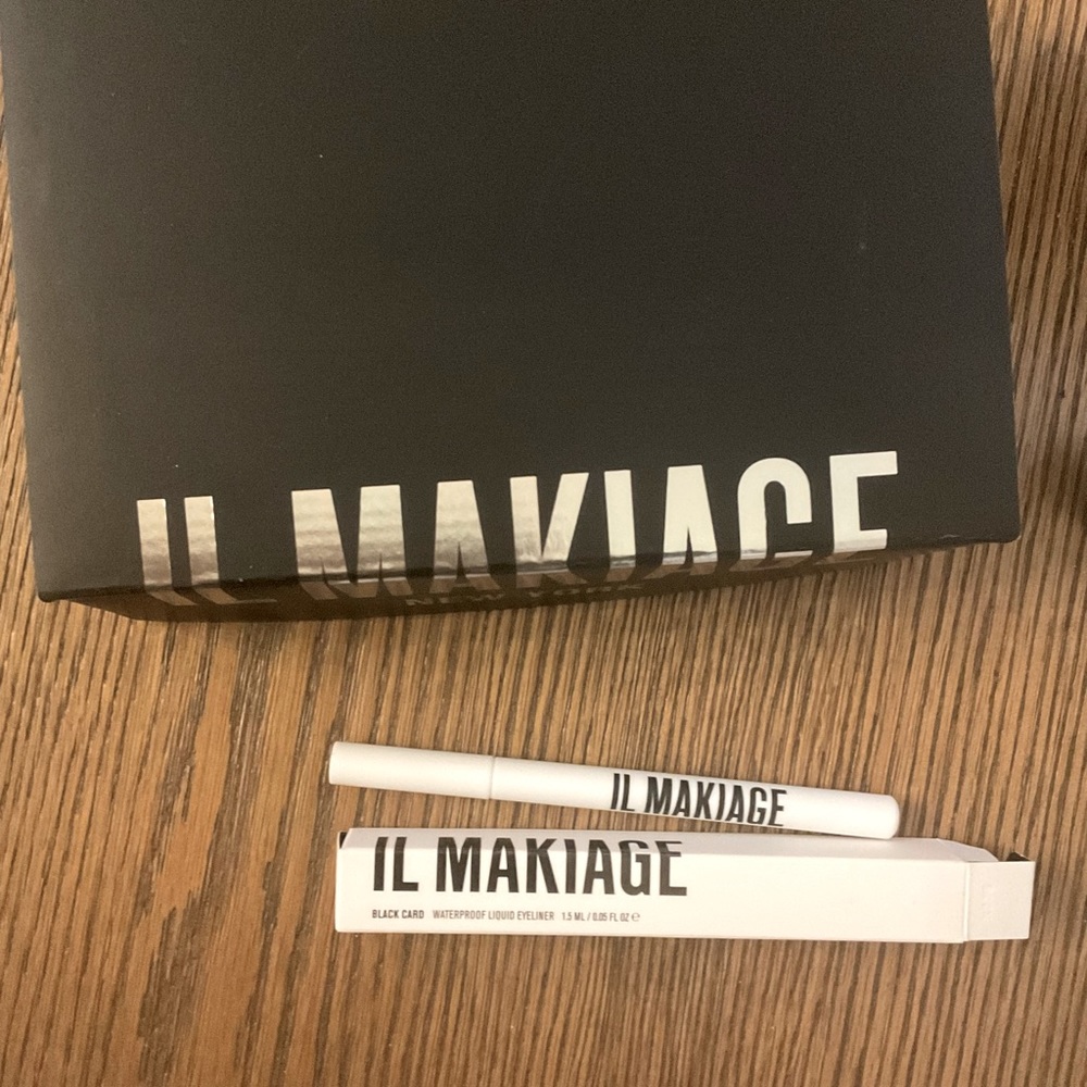 IL Makiage Waterproof Liquid Eyeliner in Black Card